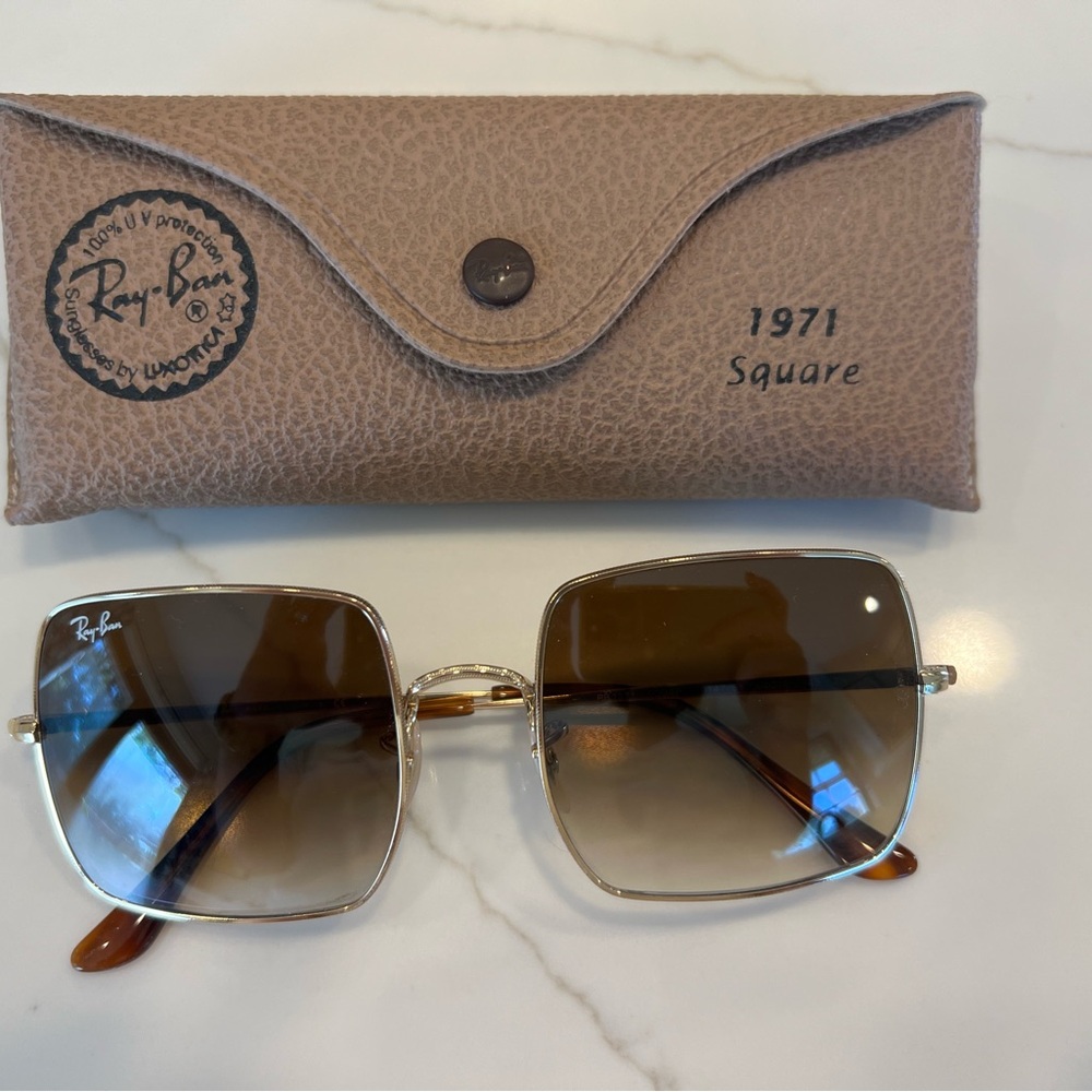 New Ray Ban sunglasses, no tags but never worn. Case included. Beautiful!